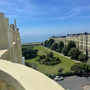 https://one-double-bed-apartment-in-brighton-and-hove.brighton-hotels-england.com